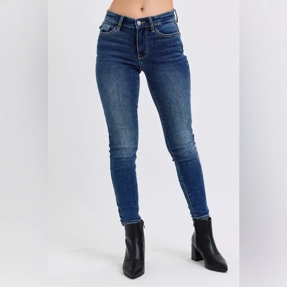 NWT Judy Blue PLUS + REG Size Dark Wash Mid-Rise Thermal Ankle Skinny Jeans - Picture 2 of 10